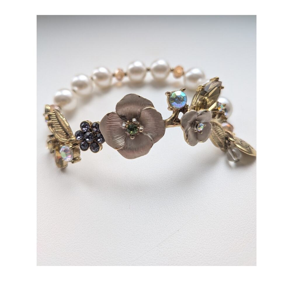 Betsey Johnson White Pearl Floral Bracelet Gold Tone Large